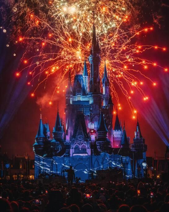 Le Cosy Wiener *Paris*Gare A 300 M*Disneyland* 샹-쉬르-마른 외부 사진